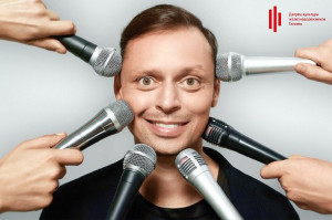 Виктор Комаров с новым стендап-концертом &laquo;Живьём!&raquo;