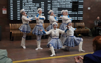  Путь, объединяющий нас: праздник "Год единства народов России" на железнодорожном вокзале города Тынды!  
