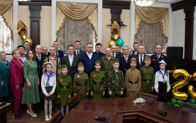 "Защитники Отечества!"